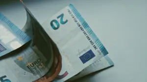 ECB likme zem 2%: izšķirošais lēmums 17. decembrī