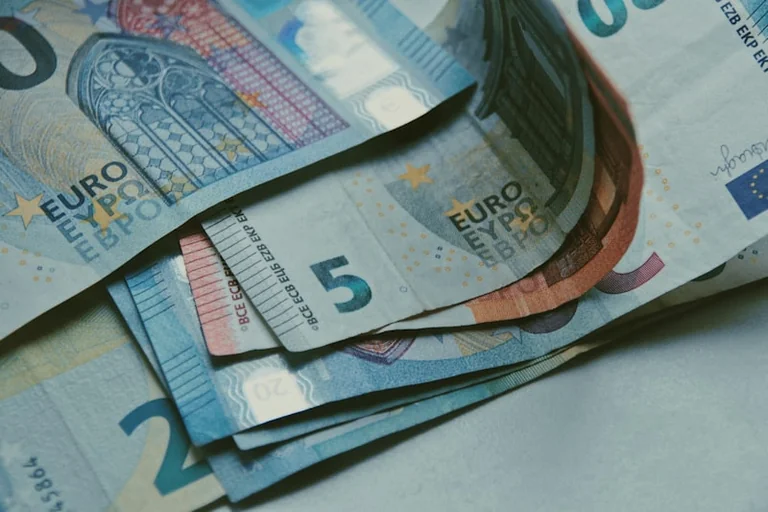 ECB likme zem 2%: izšķirošais lēmums 17. decembrī