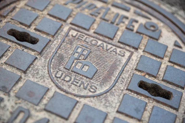 Jelgavā gaidāmi ūdens padeves pārtraukumi: kur un kad nebūs ūdens?