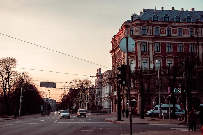 Rīgas ielu remonti 11. augustā: kā apbraukt ierobežojumus